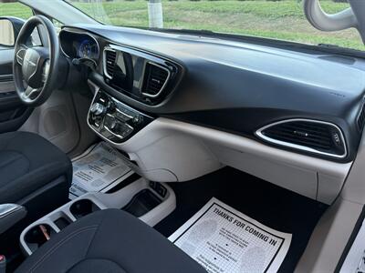 2017 Chrysler Pacifica Touring   - Photo 17 - Elk Grove, CA 95624