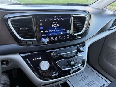 2017 Chrysler Pacifica Touring   - Photo 11 - Elk Grove, CA 95624