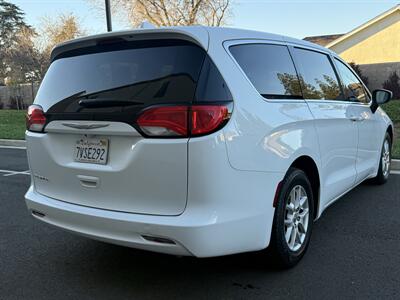 2017 Chrysler Pacifica Touring   - Photo 6 - Elk Grove, CA 95624