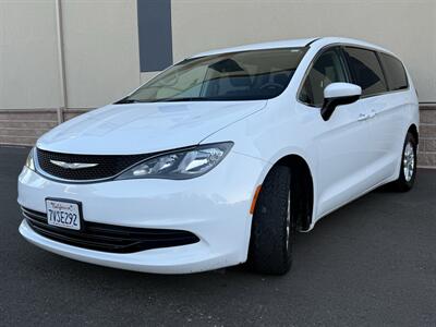 2017 Chrysler Pacifica Touring   - Photo 3 - Elk Grove, CA 95624