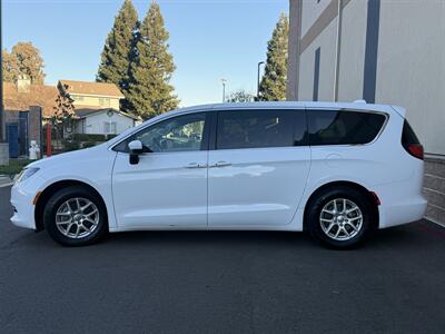 2017 Chrysler Pacifica Touring   - Photo 7 - Elk Grove, CA 95624