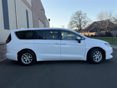 2017 Chrysler Pacifica Touring   - Photo 8 - Elk Grove, CA 95624