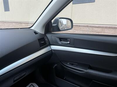 2010 Subaru Outback 2.5i - Photo 14 - Elk Grove, CA 95624