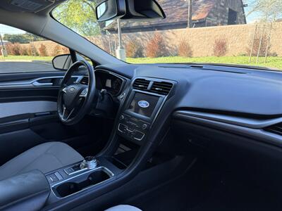 2020 Ford Fusion SE   - Photo 15 - Elk Grove, CA 95624