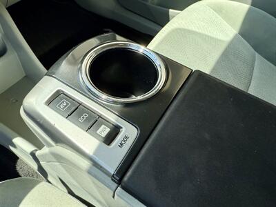 2014 Toyota Prius v Two   - Photo 15 - Elk Grove, CA 95624