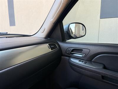 2007 Chevrolet Suburban LT   - Photo 13 - Elk Grove, CA 95624