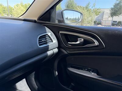 2015 Chrysler 200 Limited   - Photo 19 - Elk Grove, CA 95624