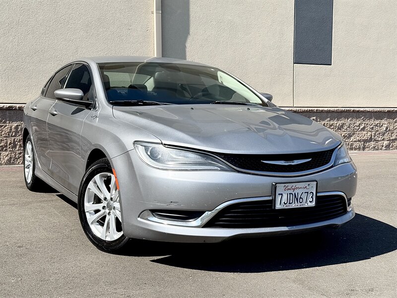 2015 Chrysler 200 Limited  