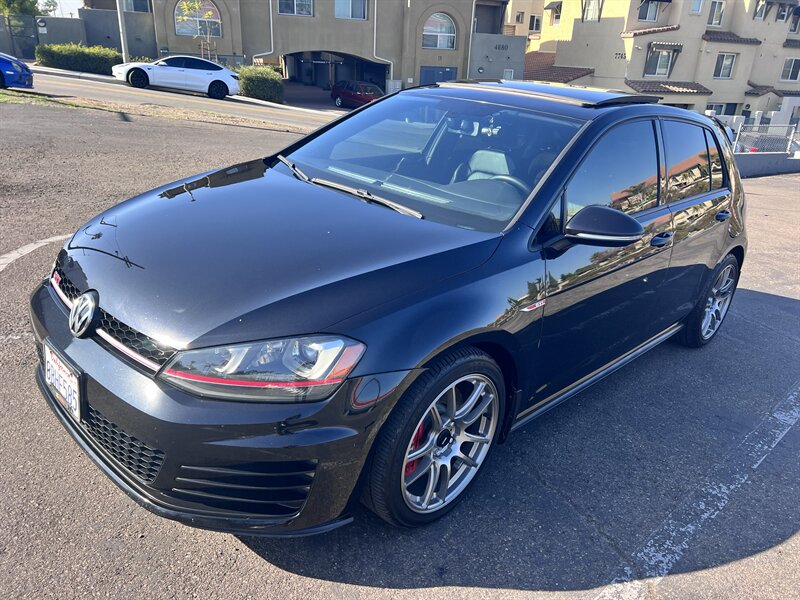 2017 Volkswagen Golf GTI Sport  SE