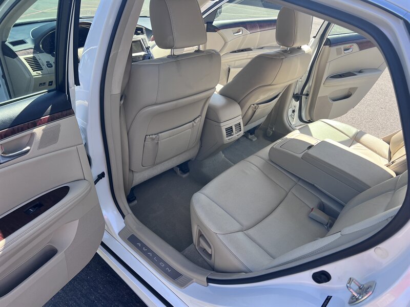 2012 Toyota Avalon Limited - Photo 10