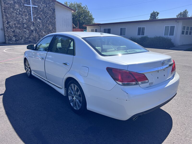 2012 Toyota Avalon Limited - Photo 3
