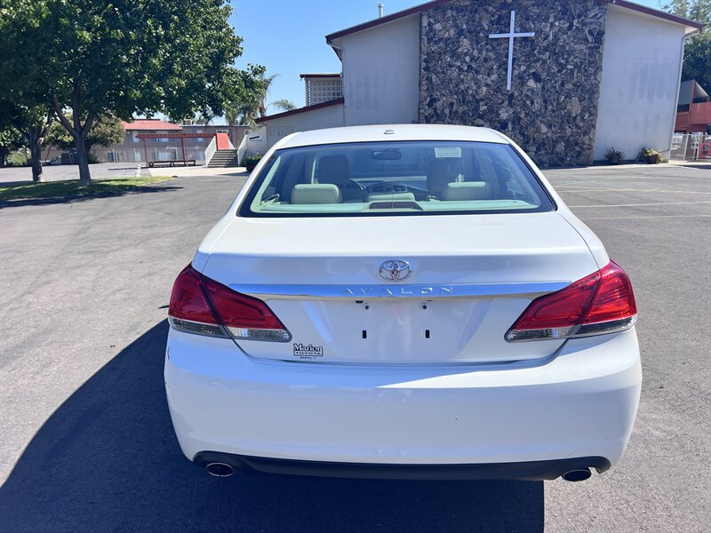 2012 Toyota Avalon Limited - Photo 4