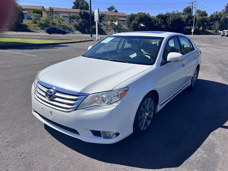 2012 Toyota Avalon Limited - Photo 2