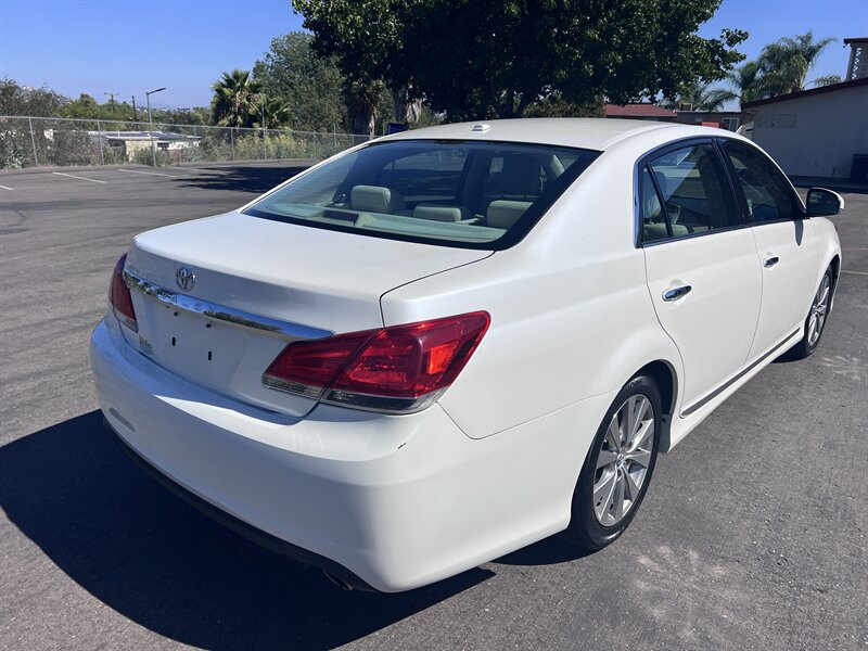 2012 Toyota Avalon Limited - Photo 5