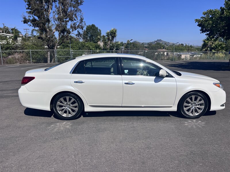 2012 Toyota Avalon Limited - Photo 6