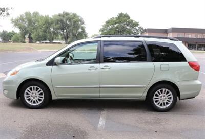 2008 Toyota Sienna XLE Limited   - Photo 2 - San Diego, CA 92115