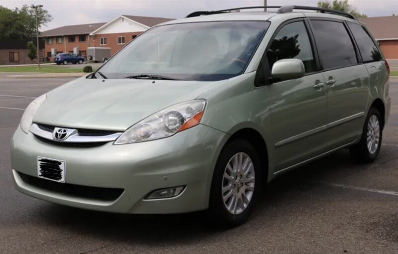 2008 Toyota Sienna XLE Limited   - Photo 1 - San Diego, CA 92115