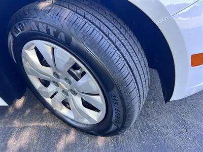 2014 Chevrolet Cruze LS Auto   - Photo 15 - San Diego, CA 92115
