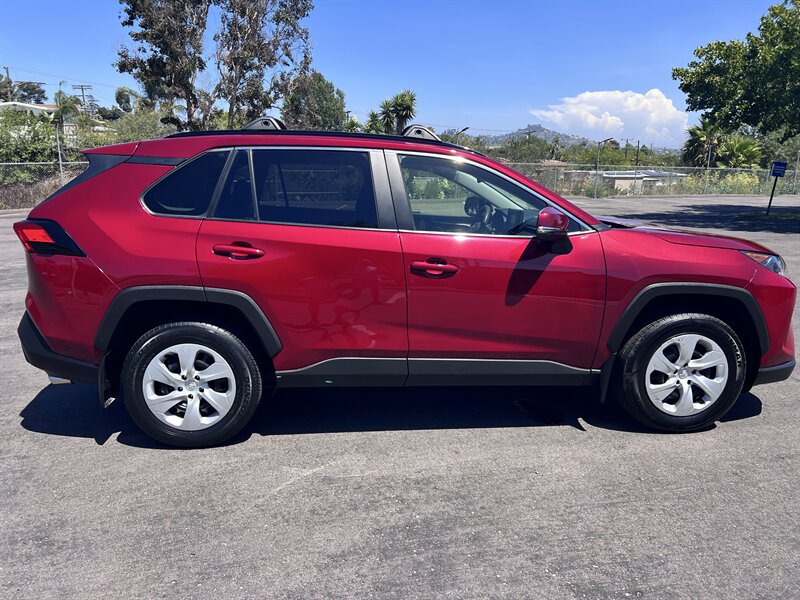 2019 Toyota RAV4 LE - Photo 6