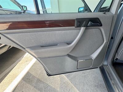 1990 Mercedes-Benz 300 E 2.6   - Photo 86 - San Juan Capist, CA 92675
