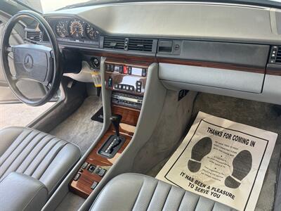 1990 Mercedes-Benz 300 E 2.6   - Photo 90 - San Juan Capist, CA 92675