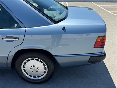 1990 Mercedes-Benz 300 E 2.6   - Photo 27 - San Juan Capist, CA 92675
