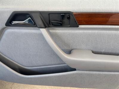 1990 Mercedes-Benz 300 E 2.6   - Photo 83 - San Juan Capist, CA 92675