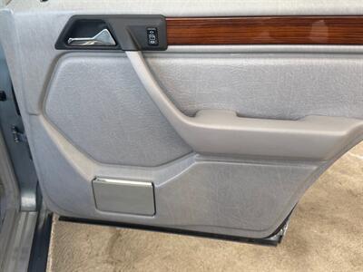 1990 Mercedes-Benz 300 E 2.6   - Photo 84 - San Juan Capist, CA 92675