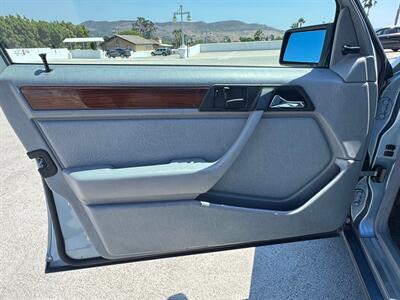 1990 Mercedes-Benz 300 E 2.6   - Photo 51 - San Juan Capist, CA 92675