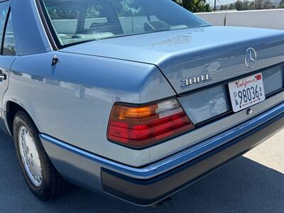 1990 Mercedes-Benz 300 E 2.6   - Photo 29 - San Juan Capist, CA 92675