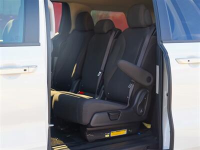 2023 Kia Carnival LX   - Photo 9 - Ponce, AL 00795