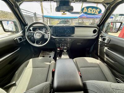 2024 Jeep Wrangler Sport   - Photo 10 - Ponce, PR 00728