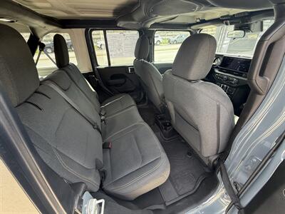 2024 Jeep Wrangler Sport   - Photo 18 - Ponce, PR 00728