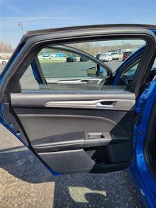 2020 Ford Fusion SE   - Photo 12 - Topeka, KS 66608