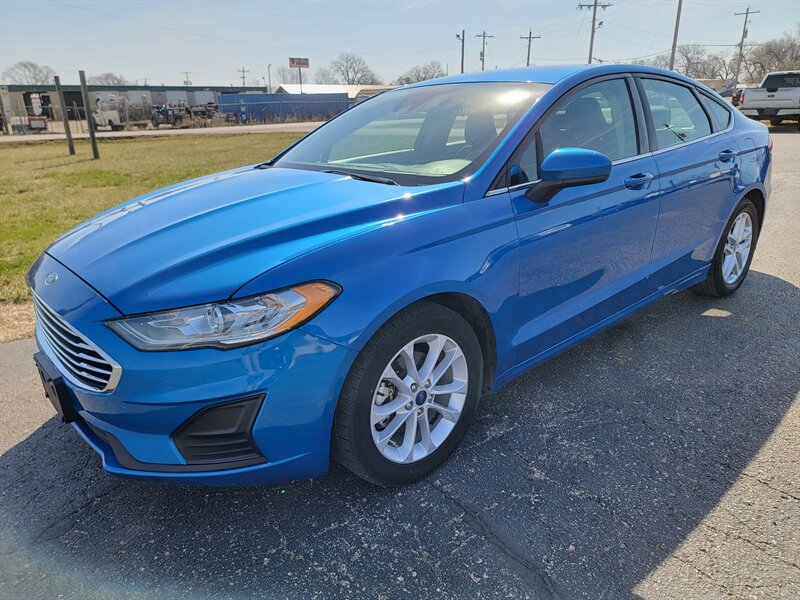 2020 Ford Fusion SE   - Photo 1 - Topeka, KS 66608