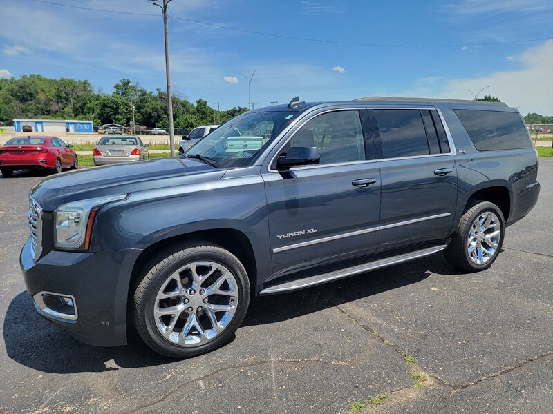 2020 GMC Yukon XL SLT   - Photo 1 - Topeka, KS 66608