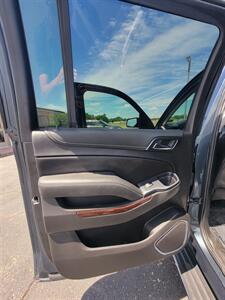 2020 GMC Yukon XL SLT   - Photo 12 - Topeka, KS 66608