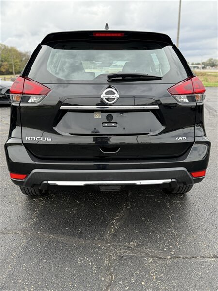 2020 Nissan Rogue S - Photo 4 - Topeka, KS 66608
