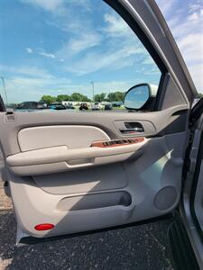 2008 Chevrolet Suburban LT   - Photo 10 - Topeka, KS 66608