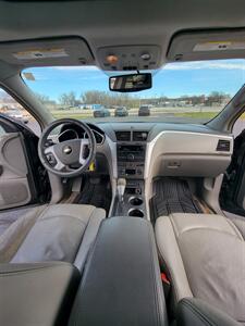 2009 Chevrolet Traverse LT - Photo 13 - Topeka, KS 66608