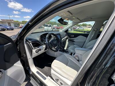 2019 Jeep Cherokee Limited   - Photo 9 - Topeka, KS 66608