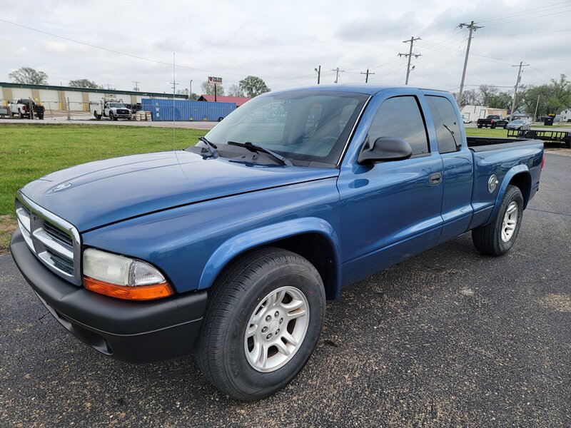 2004 Dodge Dakota 2dr Club Cab   - Photo 1 - Topeka, KS 66608
