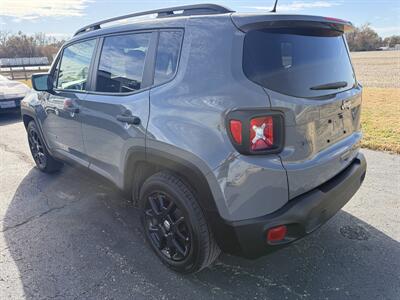 2019 Jeep Renegade Sport   - Photo 2 - Topeka, KS 66608