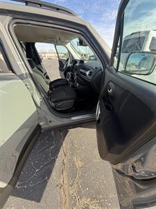 2019 Jeep Renegade Sport   - Photo 12 - Topeka, KS 66608