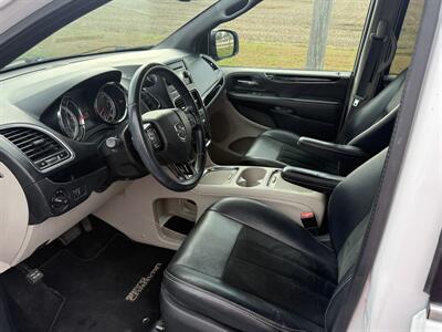 2017 Dodge Grand Caravan SXT   - Photo 5 - Topeka, KS 66608