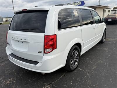2017 Dodge Grand Caravan SXT   - Photo 3 - Topeka, KS 66608