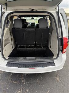 2017 Dodge Grand Caravan SXT   - Photo 9 - Topeka, KS 66608