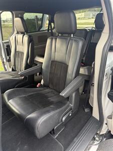 2017 Dodge Grand Caravan SXT   - Photo 8 - Topeka, KS 66608