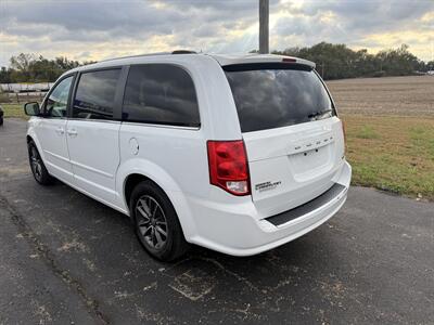 2017 Dodge Grand Caravan SXT   - Photo 2 - Topeka, KS 66608