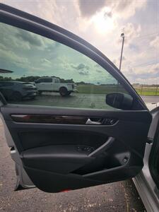 2014 Volkswagen Passat 2.0L TDI SEL Premium   - Photo 9 - Topeka, KS 66608